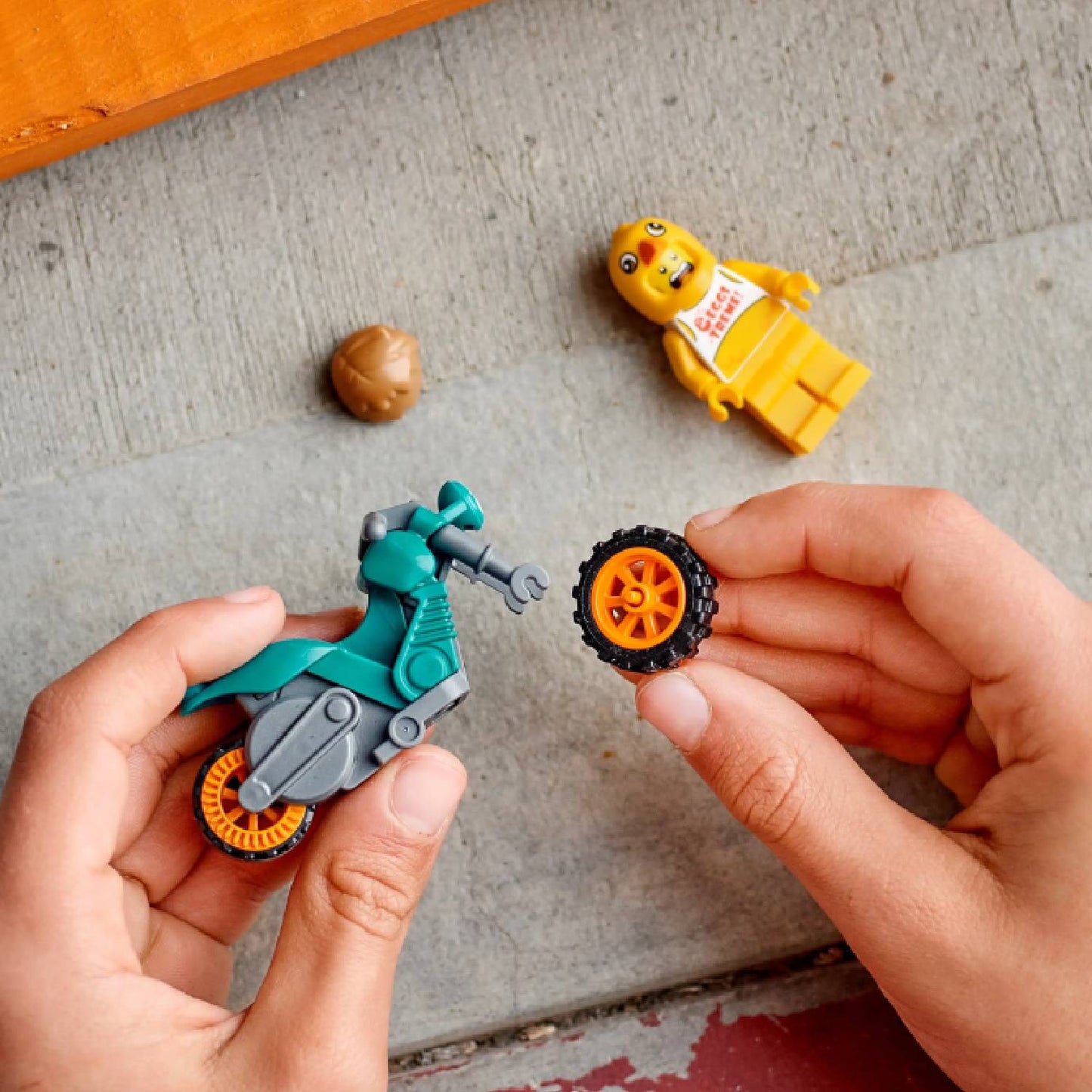 LEGO 60310 City Chicken Stunt Bike