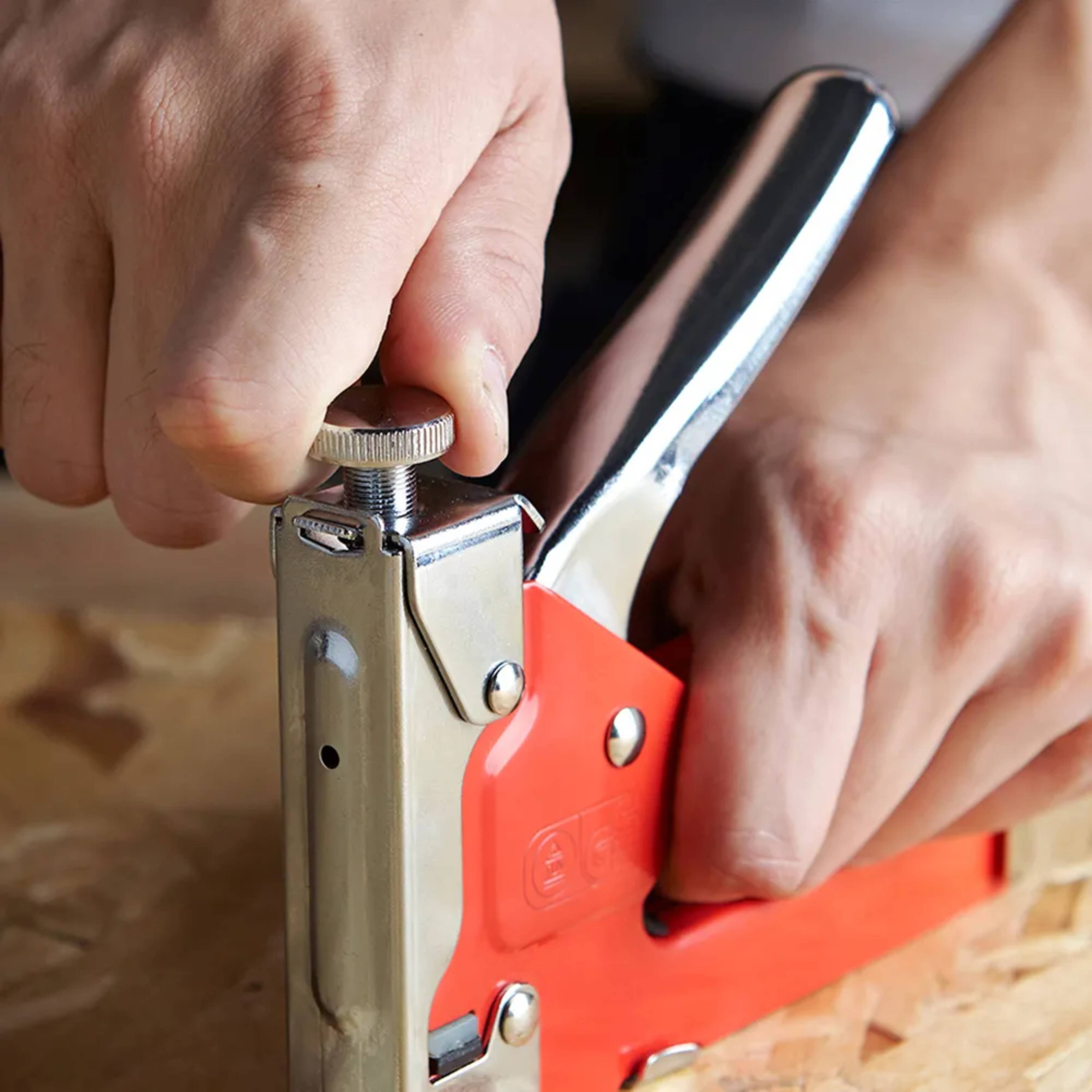 DEKTON 3in1 Staple Gun with Staples Hubbe Central
