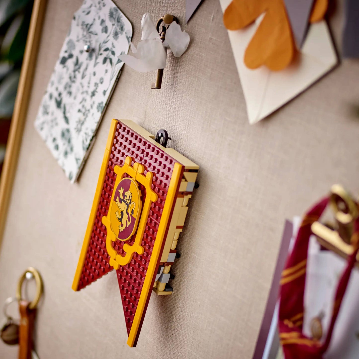 LEGO 76409 Harry Potter Gryffindor House Banner